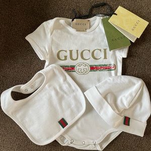 Gucci onesie set 0-3 months